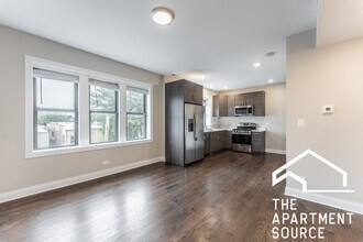 2238 N Sawyer Ave in Chicago, IL - Building Photo - Building Photo