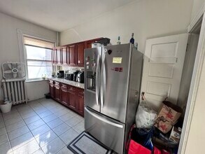 24 Euston St, Unit 1 in Brookline, MA - Building Photo - Building Photo