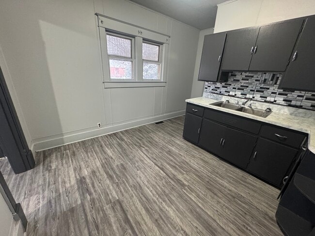 212 W Fairchild St in Danville, IL - Building Photo - Building Photo