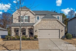 5811 Fenway Dr in Charlotte, NC - Building Photo