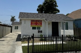 237-239 E 81st St in Los Angeles, CA - Building Photo - Building Photo