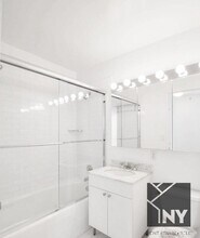 2 Maiden Ln in New York, NY - Building Photo - Building Photo