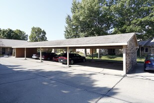 Mission Hills in Greenwood, IN - Building Photo