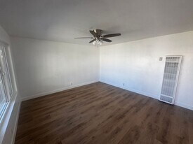 1499 W 35th Pl in Los Angeles, CA - Building Photo