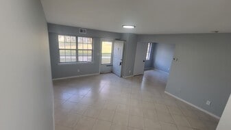 720 S New Rd in Absecon, NJ - Building Photo