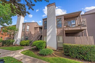 1201 Bering Dr in Houston, TX - Building Photo - Building Photo