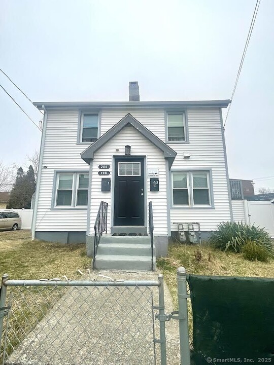 198 Willow St in Bridgeport, CT - Building Photo