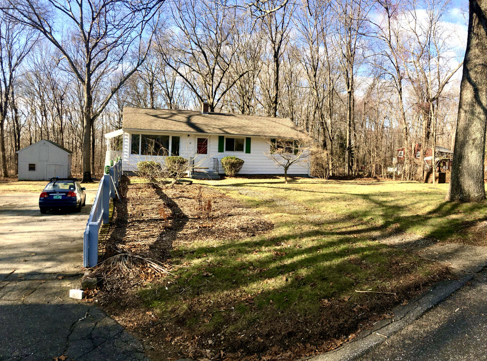 47 Cedar Swamp Rd in Storrs Mansfield, CT - Building Photo