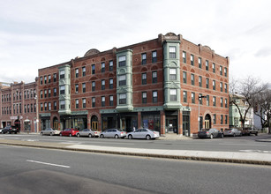 Qunicy Geneva in Boston, MA - Foto de edificio - Building Photo