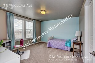 3 N Wooddale Ave in Eagle, ID - Foto de edificio - Building Photo