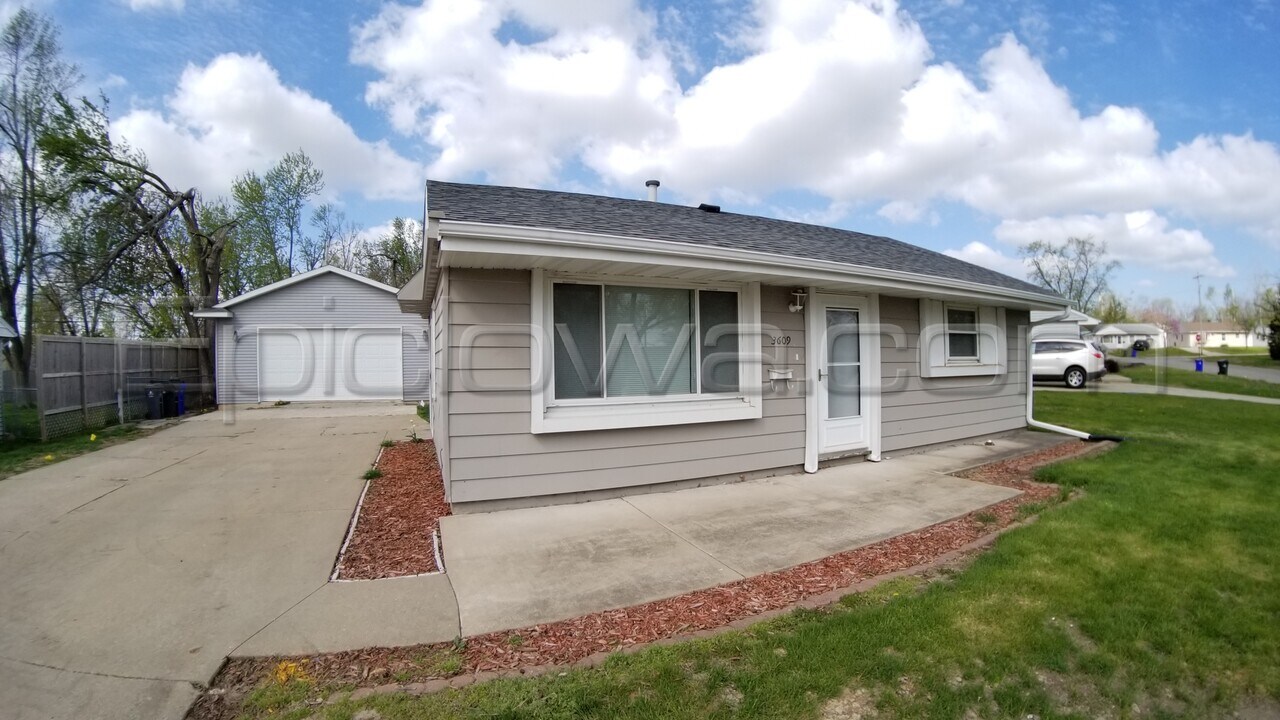 3609 Houston St NE in Cedar Rapids, IA - Building Photo