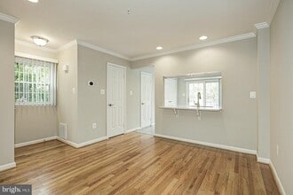 3002 S Glebe Rd in Arlington, VA - Building Photo - Building Photo