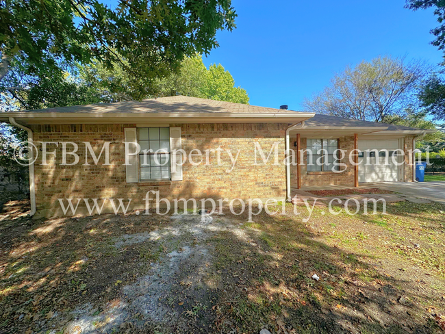 2000 Verde Dr in Glenn Heights, TX - Foto de edificio - Building Photo