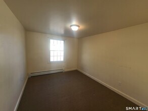 129 Railroad St in New Milford, CT - Building Photo - Building Photo