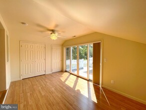 22322 Greenview Pkwy in California, MD - Foto de edificio - Building Photo