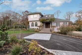 35 Bay Ave W in Hampton Bays, NY - Building Photo - Building Photo