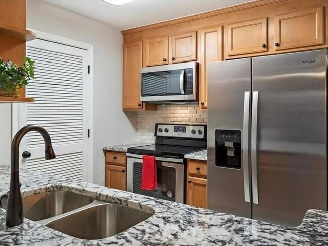 515 Granville Ct in Atlanta, GA - Building Photo - Building Photo