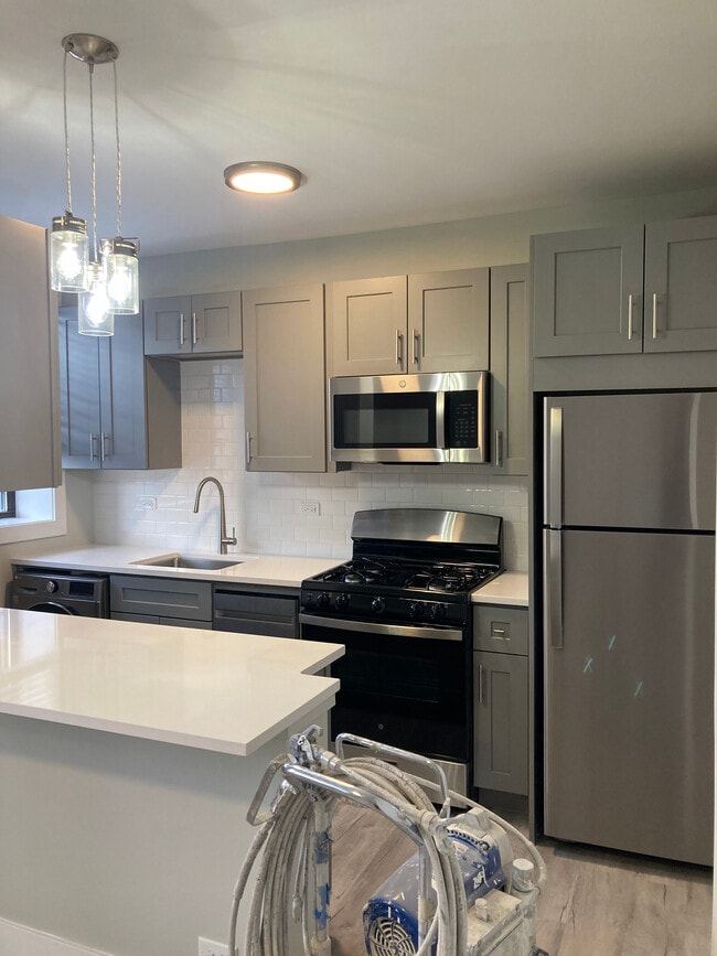 372 Hazel Ave, Unit C5 in Glencoe, IL - Building Photo - Building Photo
