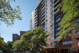 The Summit in Rego Park, NY - Building Photo - Building Photo