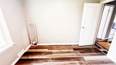 5604 Pocusset St, Unit Apartment 2 in Pittsburgh, PA - Building Photo - Building Photo