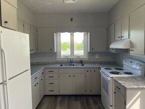9 Locust St in Leola, PA - Building Photo - Building Photo
