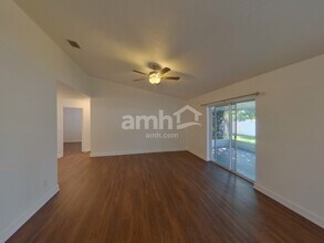6707 64th Ln E in Palmetto, FL - Foto de edificio - Building Photo