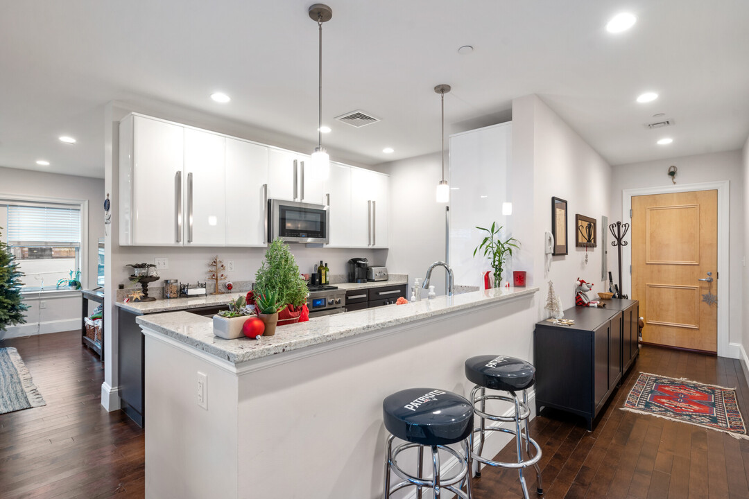 50 Dedham Ave, Unit 50 Dedham Avenue #25 in Needham, MA - Building Photo