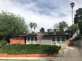3478 Woodcliff Rd in Los Angeles, CA - Building Photo