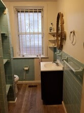 4820 Sansom St, Unit 2 in Philadelphia, PA - Foto de edificio - Building Photo