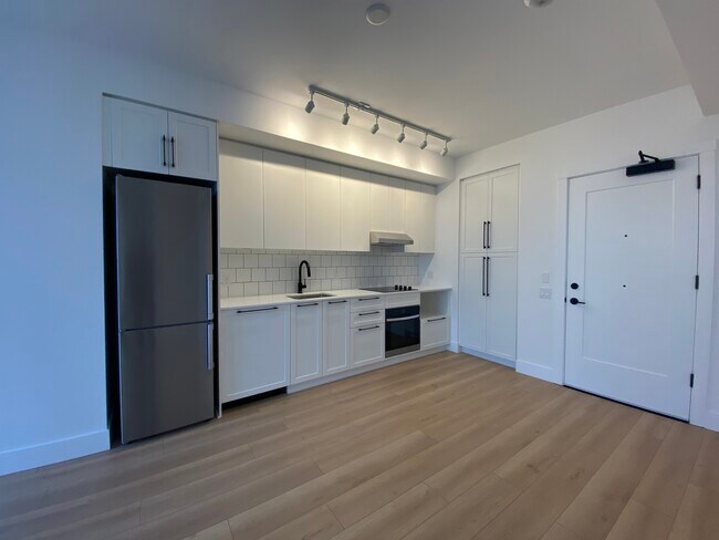 8750 University Cres in Burnaby, BC - Building Photo - Building Photo