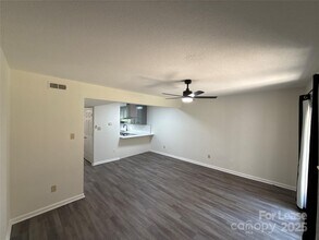 1724 Village Lake Dr in Charlotte, NC - Building Photo - Building Photo