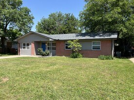703 Terry Dr in Norman, OK - Building Photo
