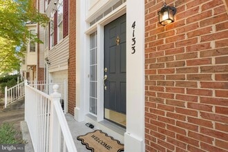 4133 Grover Glen Ct in Fairfax, VA - Foto de edificio - Building Photo