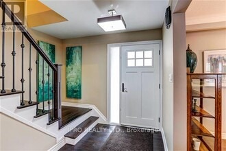 253 Pinetree Way in Mississauga, ON - Building Photo - Building Photo