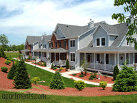 Deer Valley Townhomes in Ellington, CT - Building Photo - Building Photo