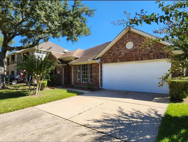 1027 S Wellsford Dr in Pearland, TX - Foto de edificio - Building Photo