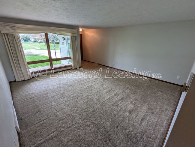 2823 Brookview Dr in Lorain, OH - Building Photo - Building Photo