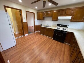 227 Holland St, Unit 2 in Somerville, MA - Building Photo - Building Photo