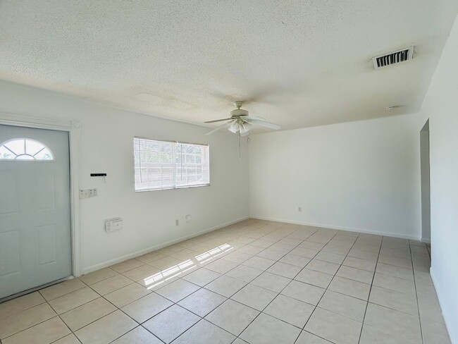 4715 Weymouth St in Greenacres, FL - Building Photo - Building Photo