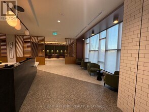 2495 Eglinton Ave W in Mississauga, ON - Building Photo - Building Photo