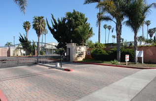 Royal Palms Mobilehome Community Apartments