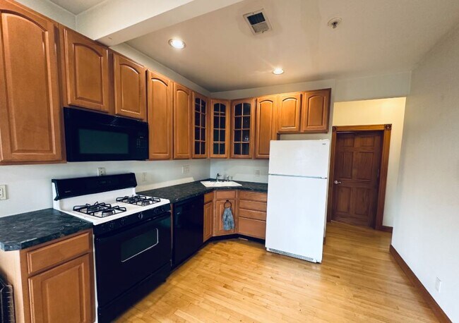 10 Warren St, Unit 1