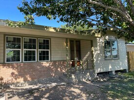 1218 Vance Dr in Corpus Christi, TX - Building Photo