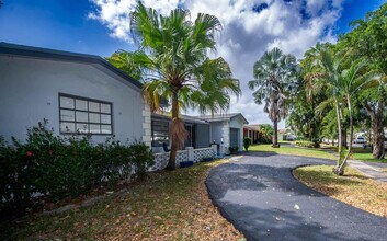 5320 Taylor St in Hollywood, FL - Building Photo - Building Photo