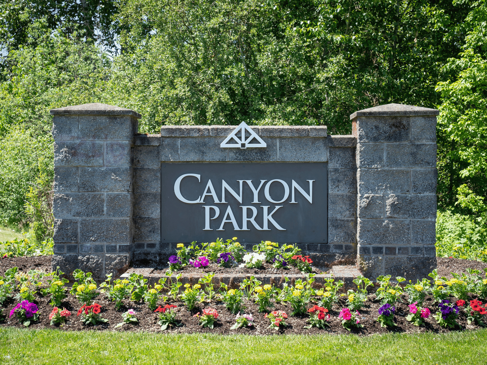 Canyon Park Apartments in Puyallup, WA - Foto de edificio