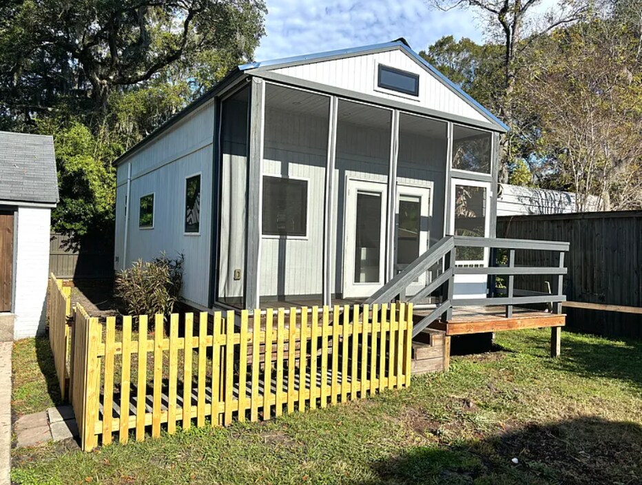 542 Yale Dr in Charleston, SC - Foto de edificio