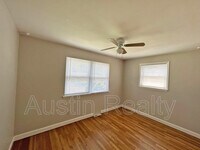 836 Holiday Ave photo'
