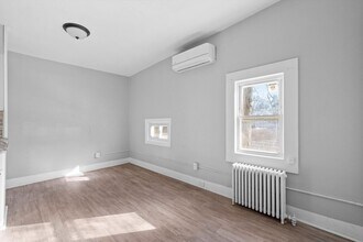 49 S Hamilton St in Poughkeepsie, NY - Building Photo - Building Photo