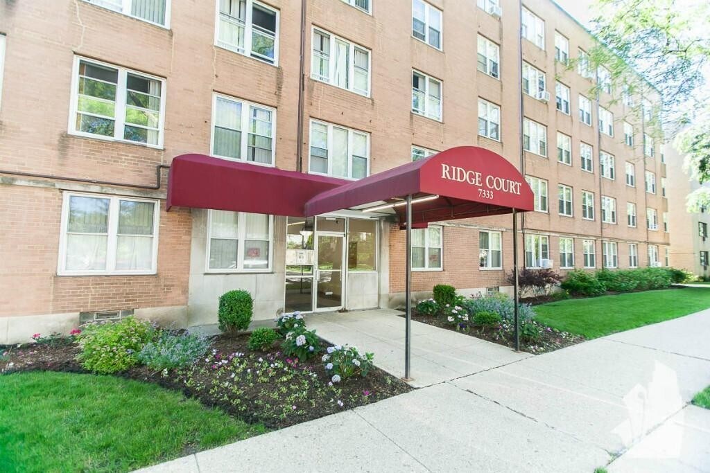7345 N Ridge Blvd in Chicago, IL - Building Photo