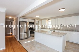 2541 Dale Ave, Unit 940 in Rocky River, OH - Foto de edificio - Building Photo